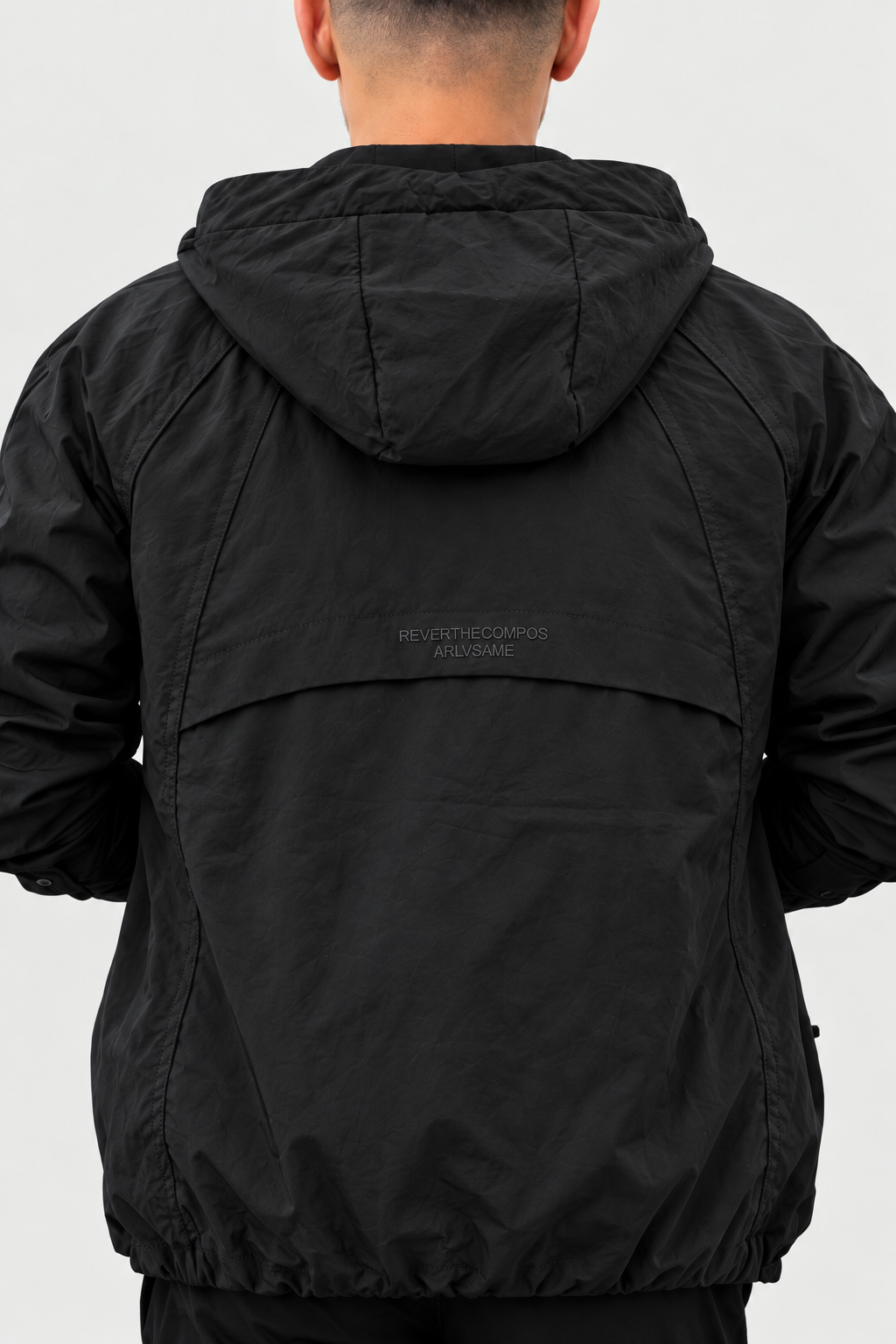 Veste à capuche à découpes
