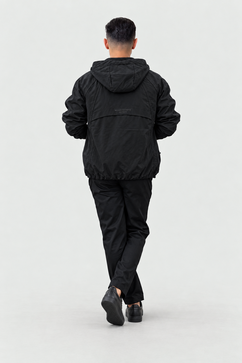 Veste à capuche à découpes