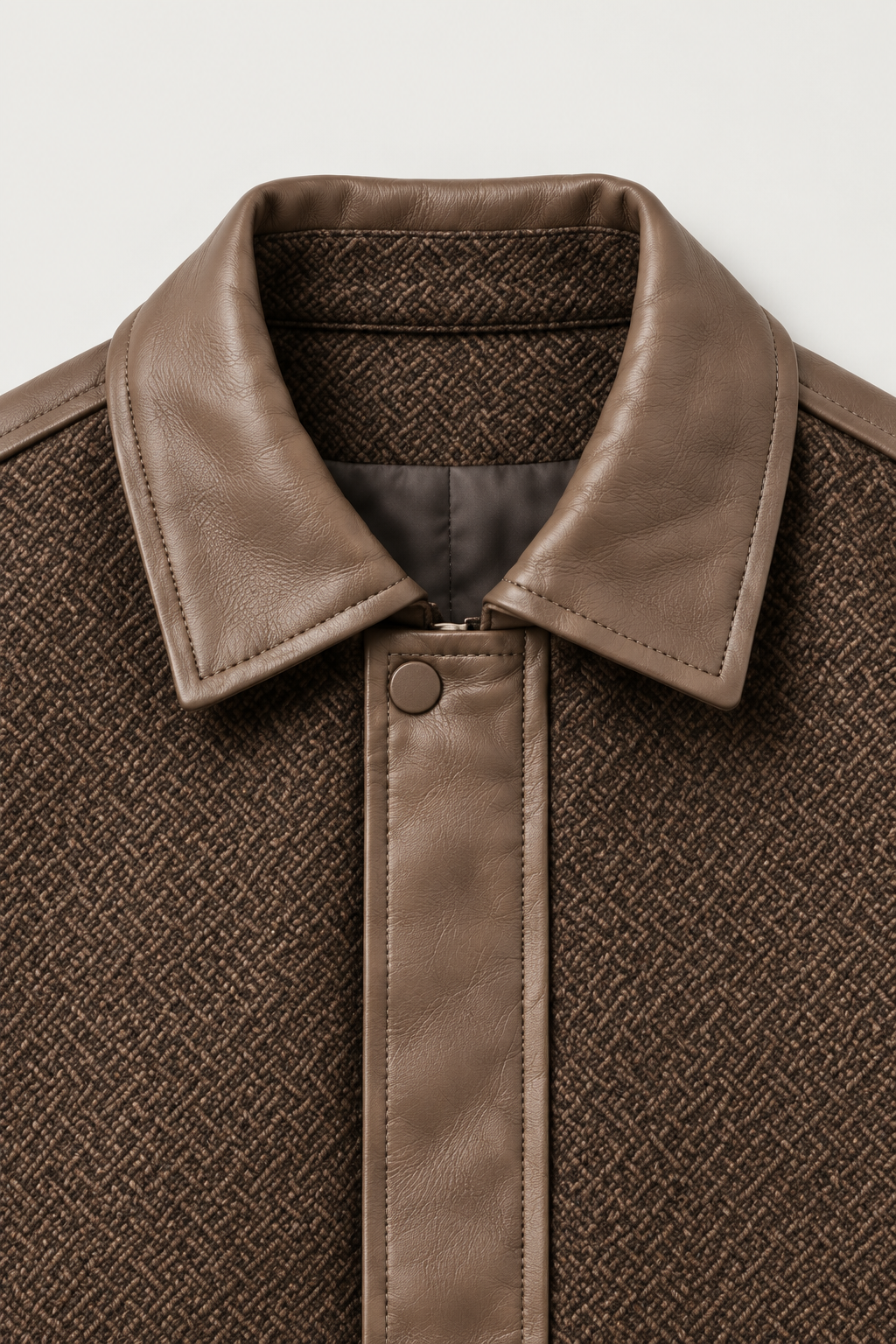 Veste bi-matière effet cuir marron – détail du col