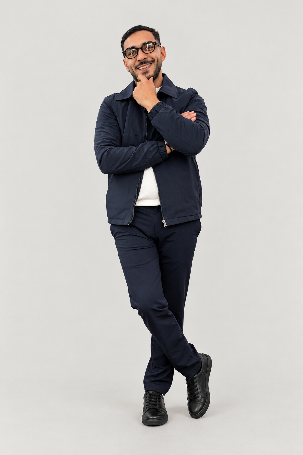 Blouson zippé col chemise bleu marine porté – silhouette