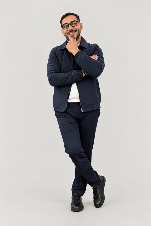 Blouson zippé col chemise bleu marine porté – silhouette