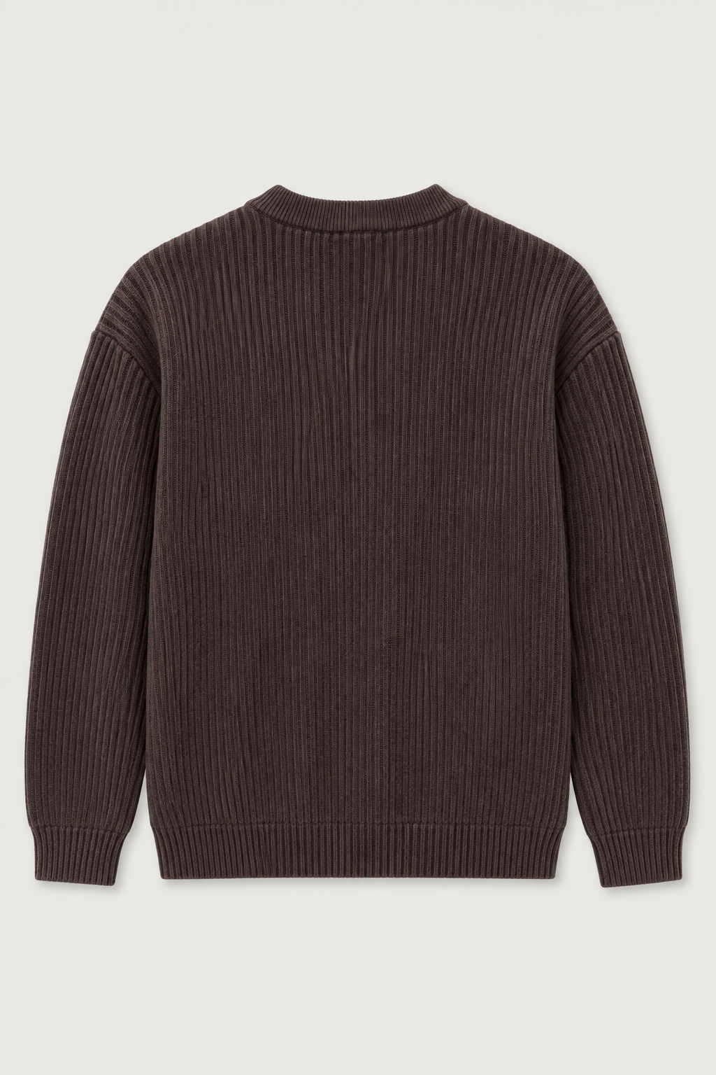 Pull col rond en maille côtelée marron foncé, vue de dos
